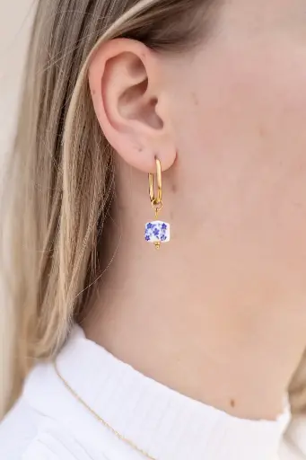 Boucles d'oreilles petite perle carrée